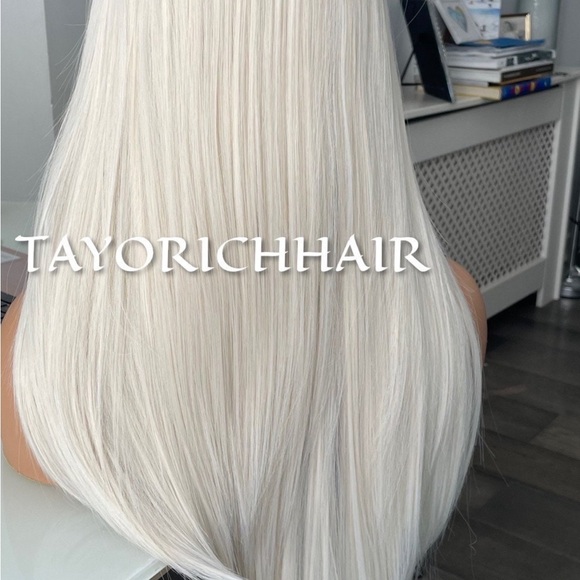 Beautiful wig I bought it off Etsy by Taylor Rich hair. Never wore limited deal - Picture 4 of 13